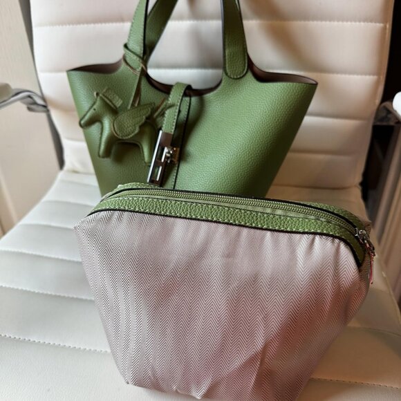 Neiman Marcus Pistachio Green Vegan Leather Bucket Purse - Picture 4 of 5